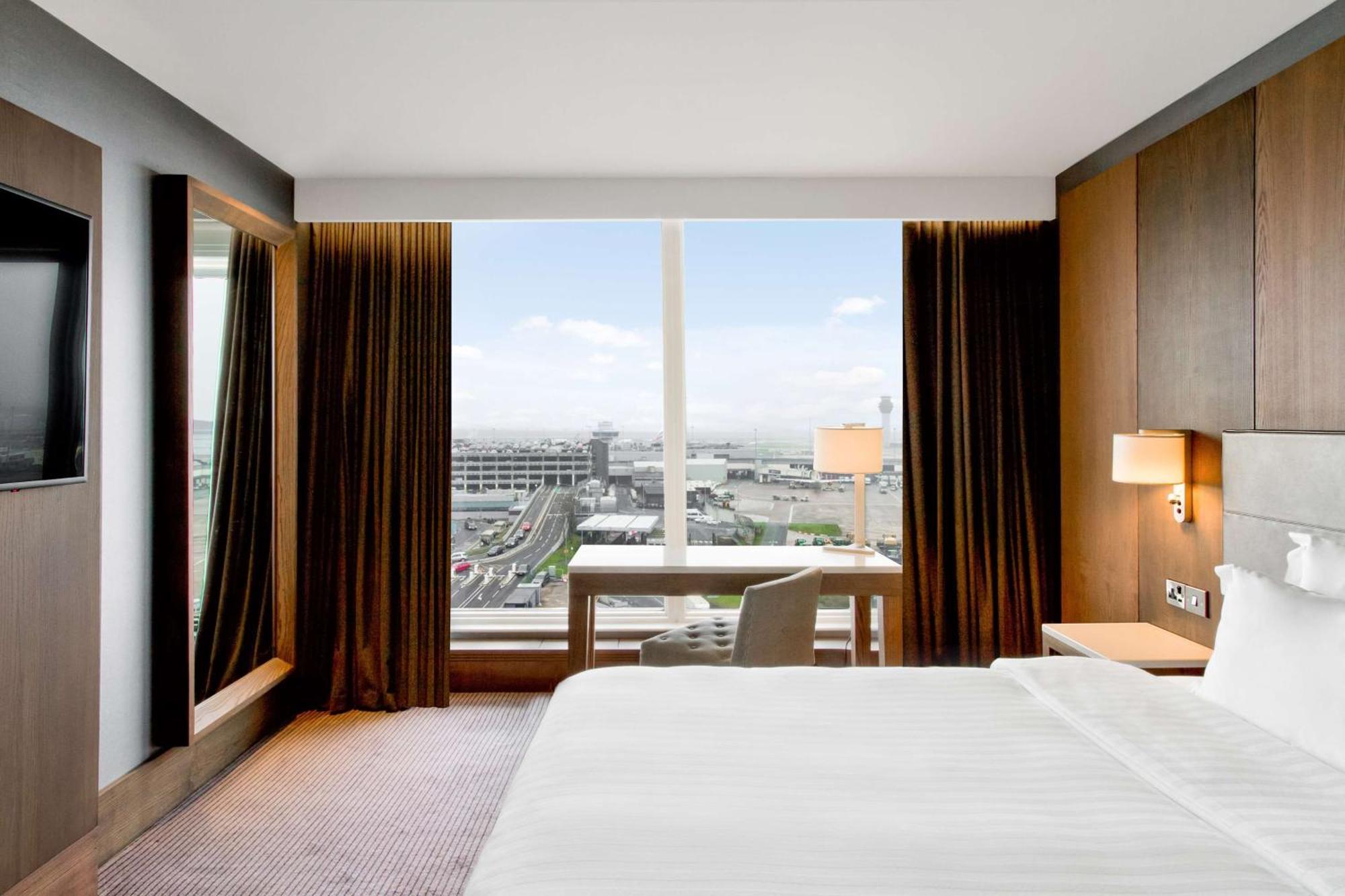 Suite Runway View,1208691982:JPEG
